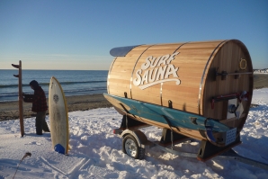 FARTO DE SURFAR COM ESTE FRIO? CONHECE A SURF SAUNA