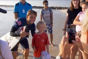 CONNER COFFIN LEVA-NOS AOS BASTIDORES DO QUIKSILVER PRO GOLD COAST