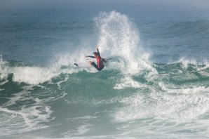 Kanoa Igarashi e Rio Waida surpreendentemente eliminados no EDP Vissla Pro