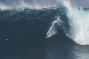 KAI LENNY E BILLY KEMPER SURFAM DUAS IMPRESSIONANTES ONDAS GIGANTES EM JAWS