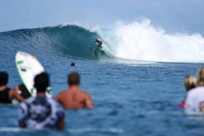 Dede Suryana deu um show de surf em Lance&#039;s Rights.