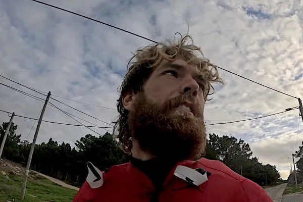 Como é remar para o outside num dos spots mais difíceis do mundo: Nazaré no limite