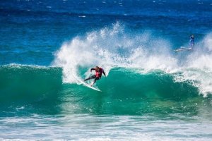 O SURF DE CONNOR COFFIN E COMPANHIA DURANTE O SWELL ÉPICO EM J-BAY