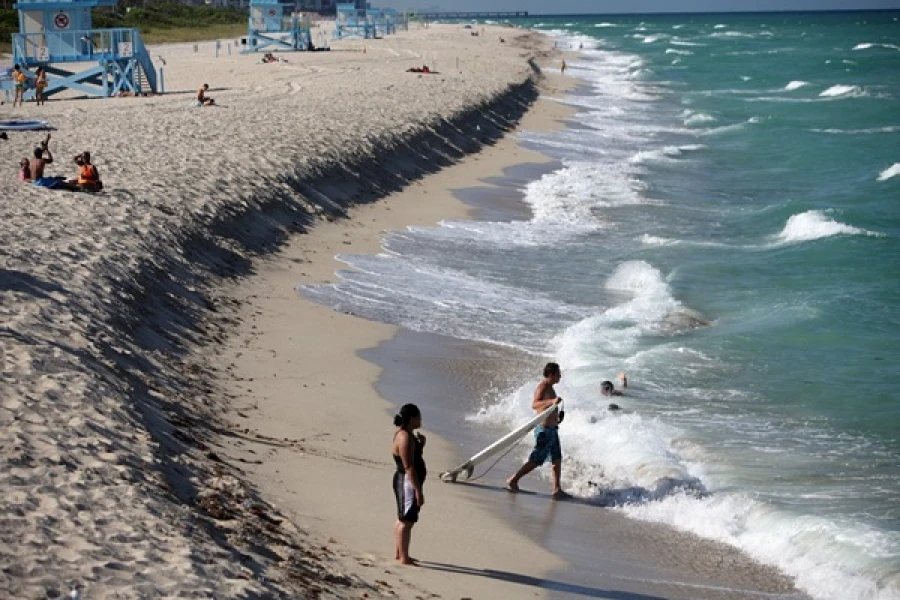 Por que tem areia no mar e nas praias, mas não terra? - Quora