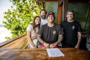 GABRIEL MEDINA FICA MAIS 5 ANOS NA RIP CURL