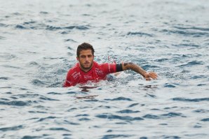 FILIPE TOLEDO ENFRENTA A SUA REPUTAÇÃO DE TER MEDO EM ONDAS GRANDES