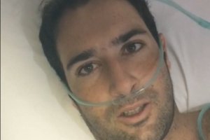 Surfista espanhol com leucemia retido em Bali por causa de seguro