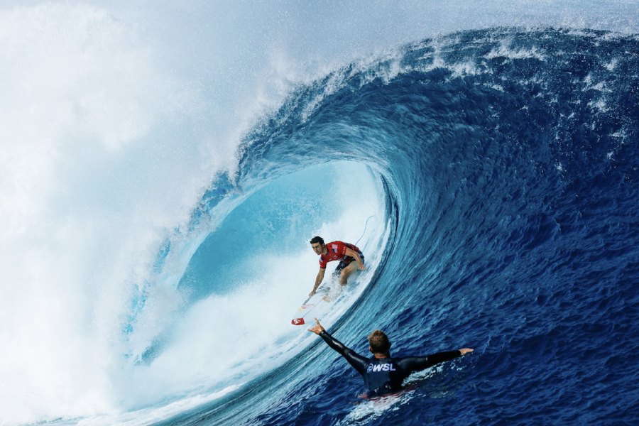Teahupo’o abre o Lexus Tahiti Pro com tubos épicos e emoção pela WSL Final 5