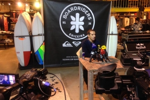 Tiago Pires durante a conferência de imprensa.
