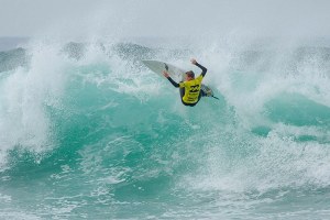 ARRAN STRONG CONVIDADO PELA WSL PARA COMPETIR NO MUNDIAL JÚNIOR
