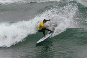 Melhores momentos do Rip Curl GromSearch na Praia Internacional do Porto