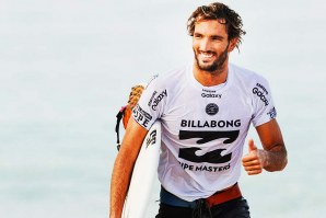 Aos 25 anos, Kikas é um dos surfistas da elite mundial. 
