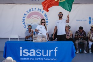 Frederico Morais e Francisca Veselko subiram ao palco com a Bandeira Portuguesa