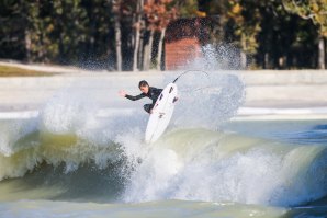 JÁ HOUVE UM SURFISTA PORTUGUÊS A &quot;VOAR&quot; NA PISCINA DE ONDAS DE WACO - TEXAS