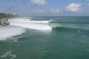 Quando um grande swell chega, qual a onda mais tubular?