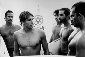 A TENTATIVA DO SURF PROFISSIONAL EM PISCINAS DE ONDAS NOS ANOS 80