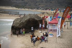 SURF EM ANGOLA: SOCIAL SURF WEEKEND DEU VIDA A CABO LEDO