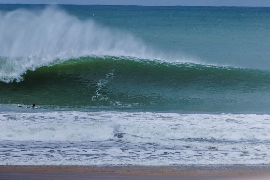 O melhor swell de 2025 brindou Carcavelos com vários dias de tubos clássicos