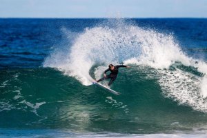 STEPAHNIE GILMORE, KANOA IGARASHI E TOMÁS FERNANDES EM PENICHE