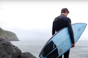 Jackson Lebsack documenta uma surftrip aos Açores que foi muito além do surf