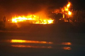 Fotografia que exemplifica bem a proporção do incêndio.