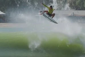 Julian Wilson lá bem no alto.