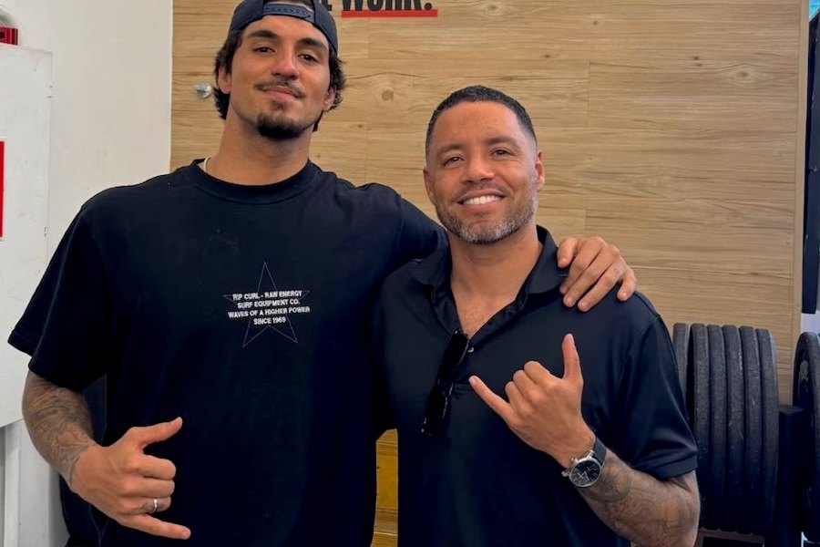 Gabriel Medina regressa ao circuito com Mineirinho como treinador