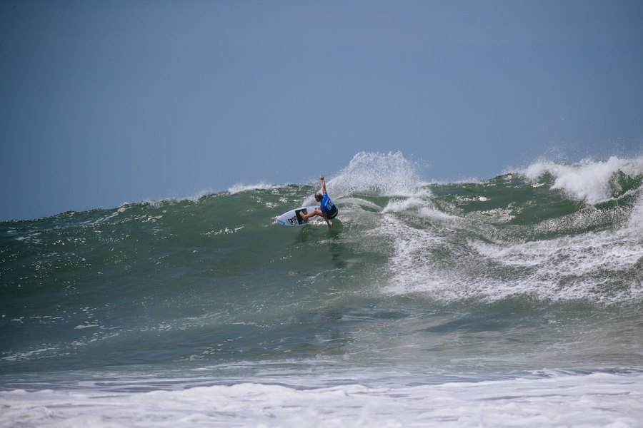Yolanda Hopkins vence o fenómeno Erin Brooks em Punta Roca