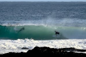 Snappers está de volta e com o fundo perfeito:Tubos de sonho em Snapper Rocks