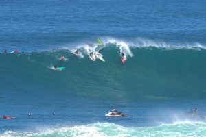 HAVAI RECEBE O MAIOR SWELL DOS ÚLTIMOS ANOS