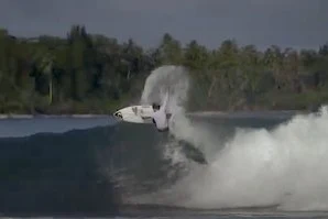 Jaime Veselko volta dos Estados Unidos e aventura-se nas ondas das Mentawai