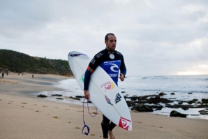 SACA DEFRONTA MICHEL BOUREZ E FILIPE TOLEDO NO FIJI PRO